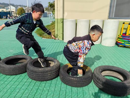 阳山中心幼儿园：健康快乐，…